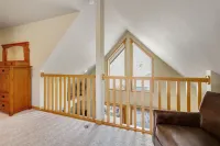 3BR Three-story Home With Epic Mountain Views & Fireplace - 4 stjerner