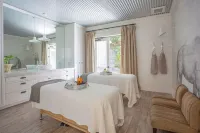 Farmhouse Inn - Spa