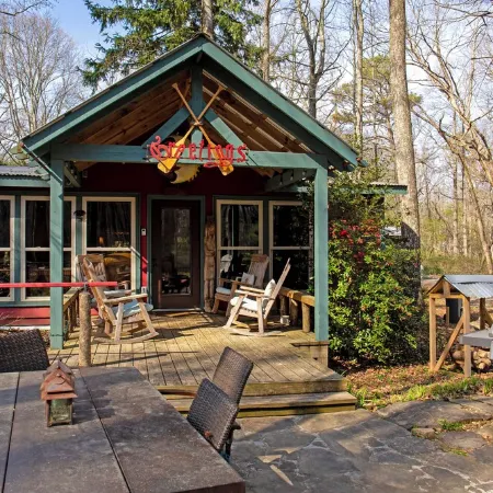 Designer 1880s Log Cabin - 2 Private King Suites - Walk to Mentone