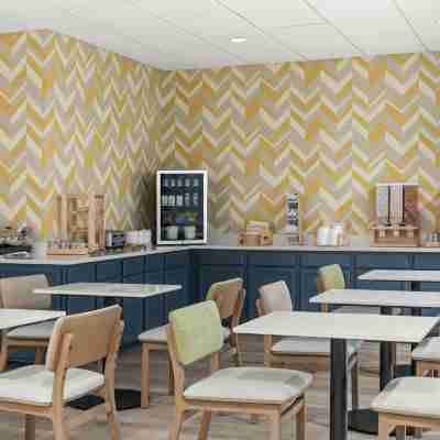 Baymont Inn & Suites by Wyndham Findlay Dining/Meeting Rooms