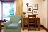 Deluxe King Room Hotel Room - 2-Star