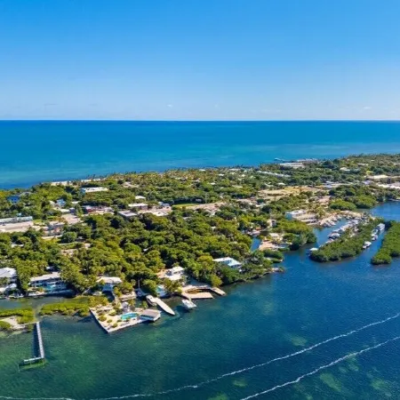 7 Bedroom with Dockage, Pool, Firepit, Paddle Boards & Kayaks