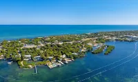7 Bedroom with Dockage, Pool, Firepit, Paddle Boards & Kayaks - 4 tähden