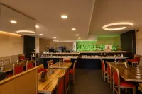 Jounieh Suites Hotel - bar