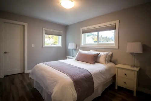Revelstoke Lodge - ที่มีที่จอดรถ