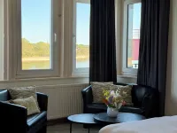 Hotel am Rhein Hotels near Weiss