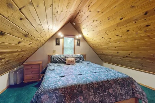 Quiet A-frame Tucked Off the Road in Girdwood - Chalets