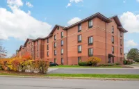 Extended Stay America Suites - Chicago - Lombard - Yorktown Center - Parking
