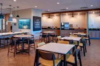 Fairfield Inn & Suites Columbus, IN - Desayuno