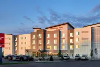 TownePlace Suites Fort McMurray - موقف سيارات