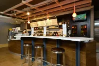 Courtyard Bentonville - bar