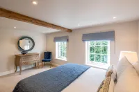 The Talbot – Exclusive Home with Hot Tub - อ่างจากุชชี่