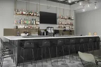 SpringHill Suites Savannah Downtown/Historic District - bars
