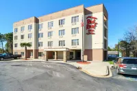 Red Roof Inn & Suites Fayetteville - Fort Bragg - 2-Star