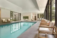 DoubleTree by Hilton Hotel Toronto Airport West - Swimmingpools