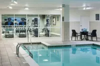 Courtyard by Marriott Madison - Pools