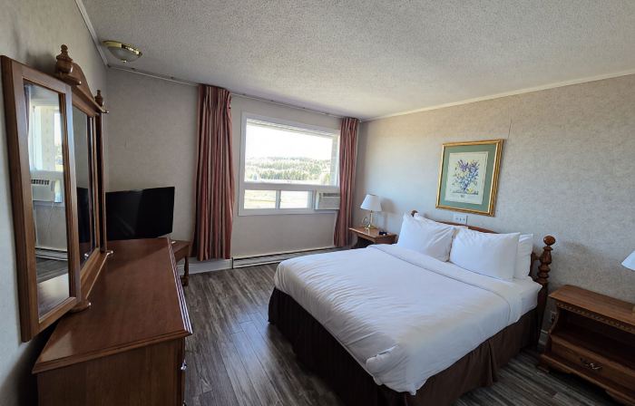 Woodstock Inn & Suites - Restaurant & Pool Exit 188
