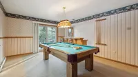 Pine Cone Trail by Avantstay Alpine Chalet + Decks + Game Room Near Ski + Lake - Homestays