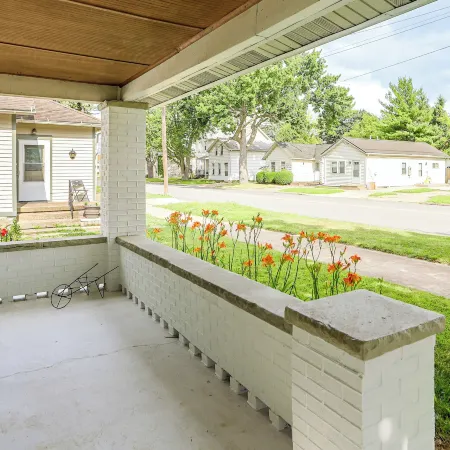 1 Mi to Water & Dtwn: Lake Erie Family Getaway