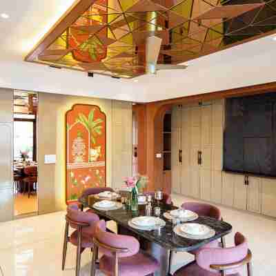 Giri Penthouse 2BHK by ELIVAAS Signature Dining/Meeting Rooms