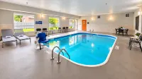 Spark by Hilton Moline Quad Cities - piscina