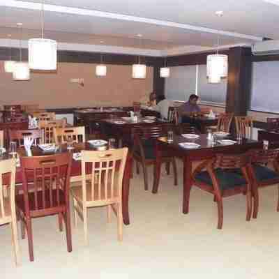 Pearl International Dining/Meeting Rooms