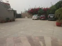 Hathi Mauja - parking