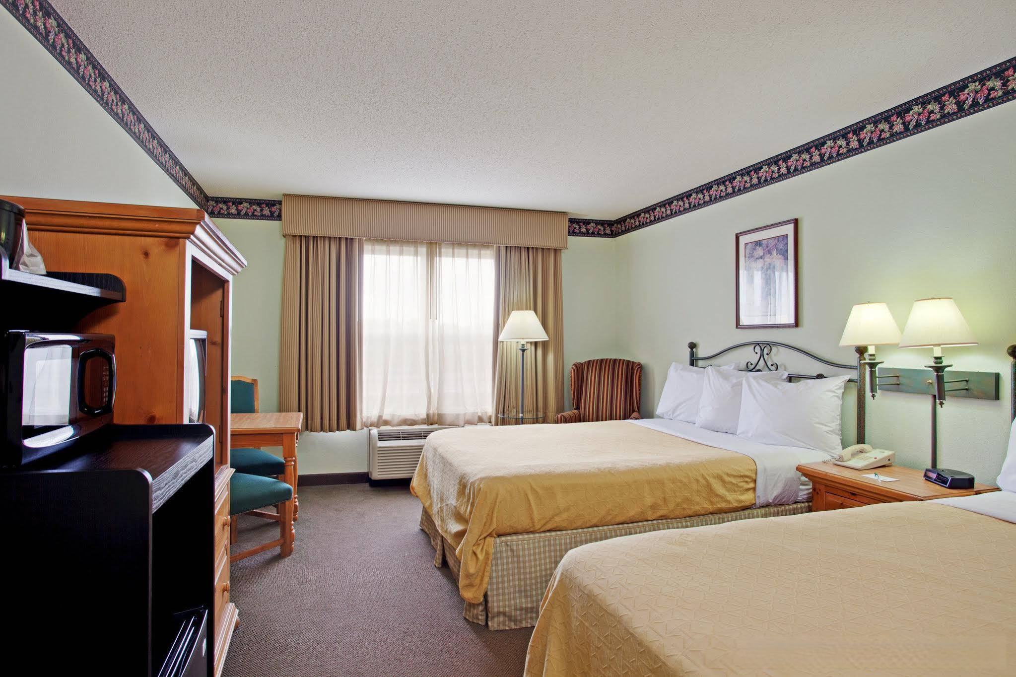 Country Inn & Suites by Radisson, Brooklyn Center, MN