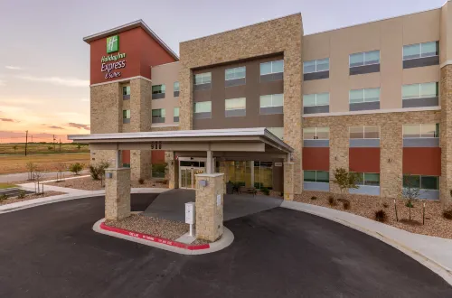 Holiday Inn Express & Suites SAN MARCOS SOUTH by IHG