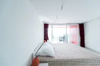 No5 Penthouse 2 Bedroom Apartment - balcony