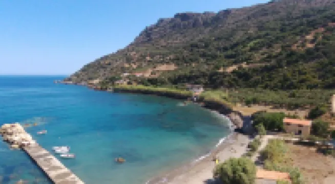 Apartment over the Sea – Private Place to Swim