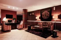 Oak Plaza Suites Hotels in Nhyiaeso