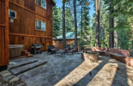 Moosetrack by AvantStay Cozy Cabin w Hot Tub in the Heart of Tahoe Donner