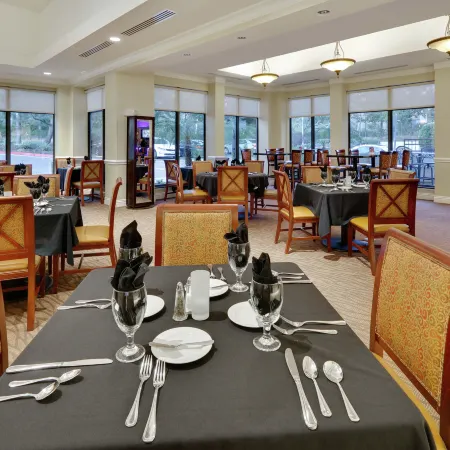 Hilton Garden Inn San Diego Del Mar Отели рядом с достопримечательностью «Институт Солк»