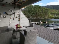 Heningen Hotels in Uggdal