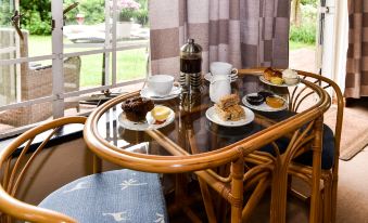 Charming Yellowwood Cottage for 2 People in Spacious Garden!