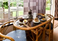 Charming Yellowwood Cottage for 2 People in Spacious Garden!