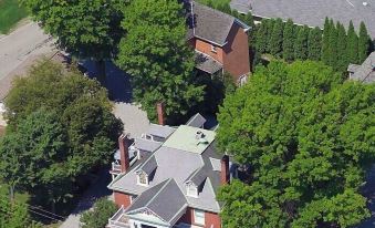 South Broadway Manor B&B - Near Fallingwater, Ohiopyle State Park, Hiking & Biking Trails Gap