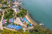 Geoje Island Jangmok Hawaii Pension (Caravan)