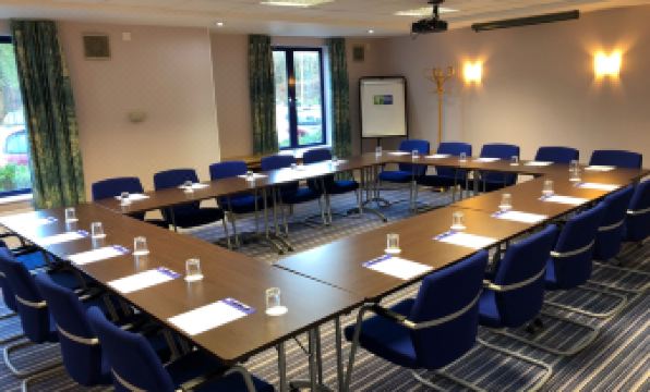 5. 홀리데이 인 익..