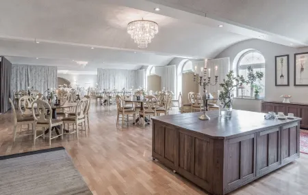 Blommenhof Hotel Отели в г. Нючёпинг