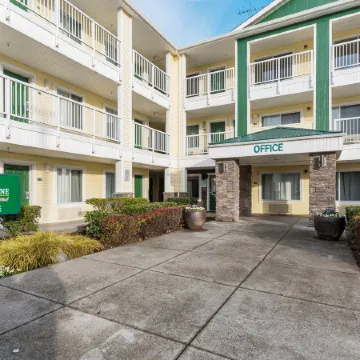 HomeTowne Studios Seattle - Kent/ des Moines