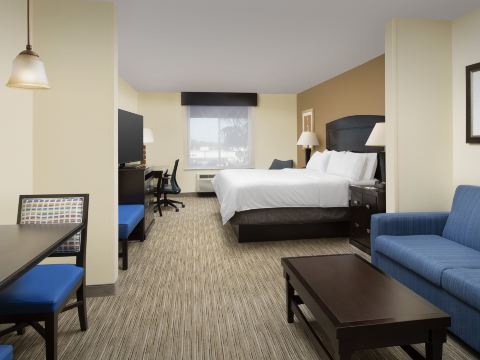 Holiday Inn Express & Suites Uvalde