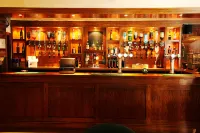 Beaufort Park Hotel - bar