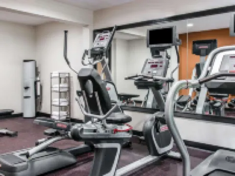 Quality Inn & Suites Warren - Detroit Hotels in Warren