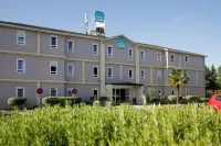 KYRIAD DIRECT Orleans - La Chapelle St Mesmin فنادق في La Chapelle-Saint-Mesmin