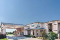 Quality Inn & Suites - parking
