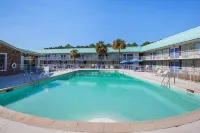 Motel 6 Tifton, GA - Pools