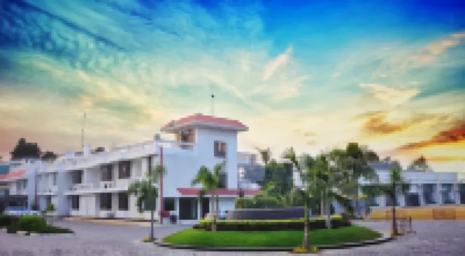 Spara Boutique Resort Hoteles cerca de Tomb of Adham Khan