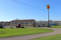 Super 8 by Wyndham Grand Rapids/Wyoming - Pet friendly